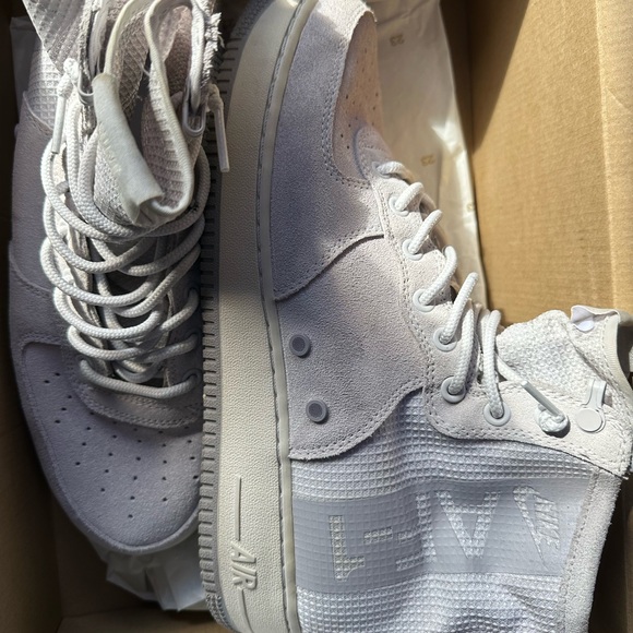 A collection of Nike AF1 and other Nike shoes - Picture 7 of 8